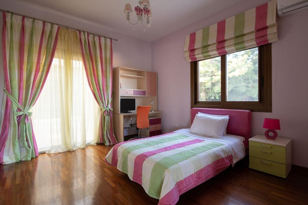 Amaltheia Villa *