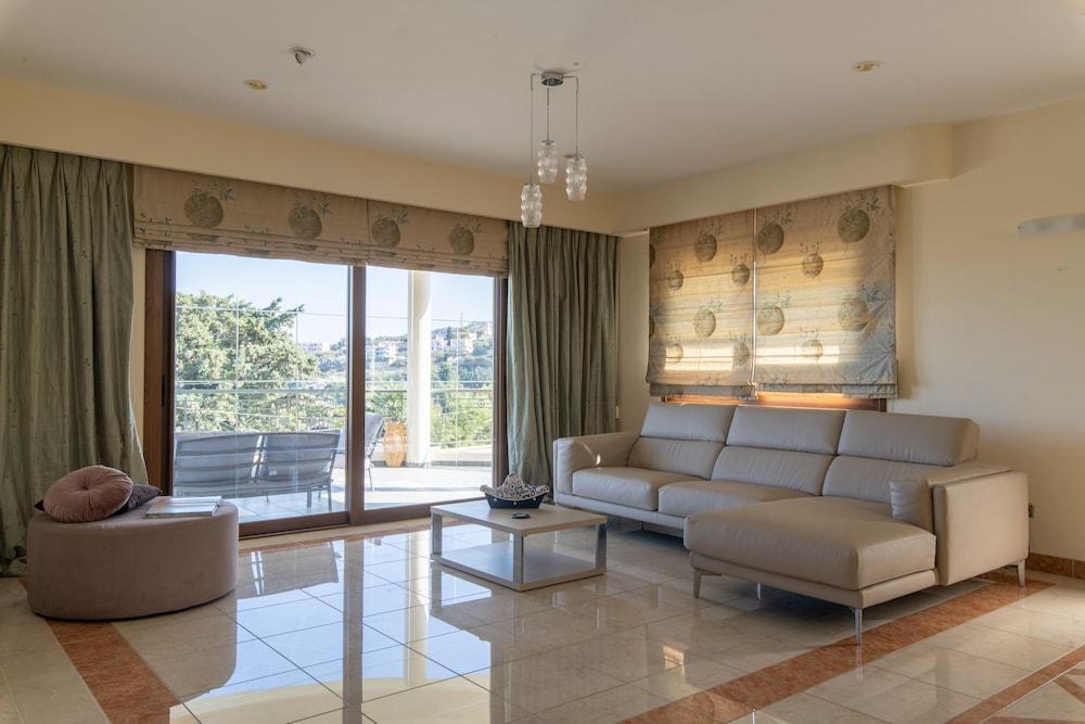 Amaltheia Villa *