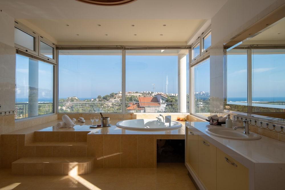 Villa Amaltheia *